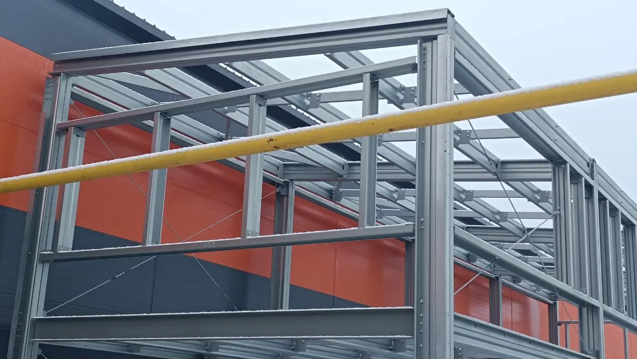 ПК Веста объявляет о заказе быстровозводимой офисной двухэтажной пристройки 8Ш х 24Д х 3/2.6 из ЛСТК к существующему зданию в г. Тула, Россия