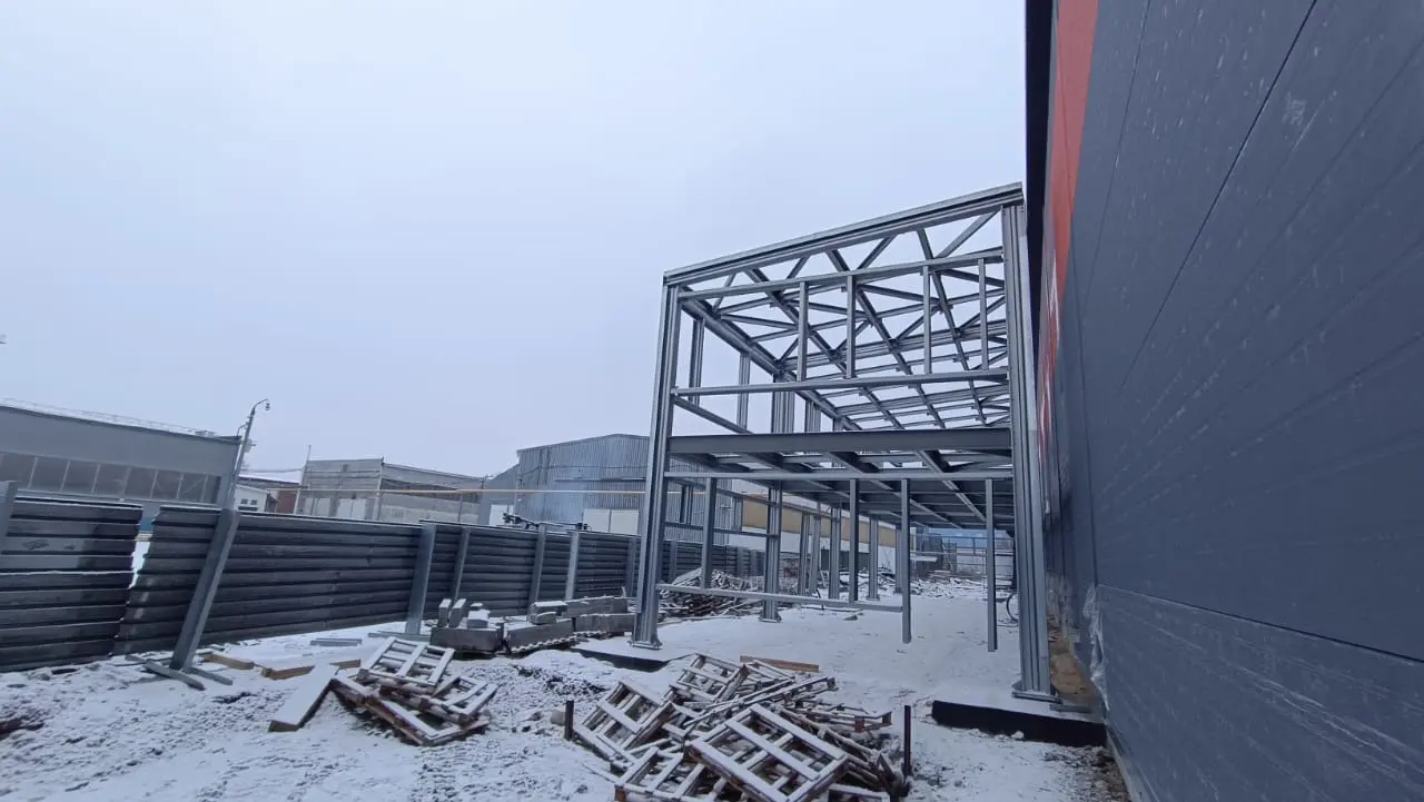 ПК Веста объявляет о заказе быстровозводимой офисной двухэтажной пристройки 8Ш х 24Д х 3/2.6 из ЛСТК к существующему зданию в г. Тула, Россия